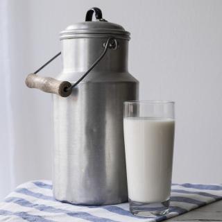 Vollmilch MHD 15.4. Flasche